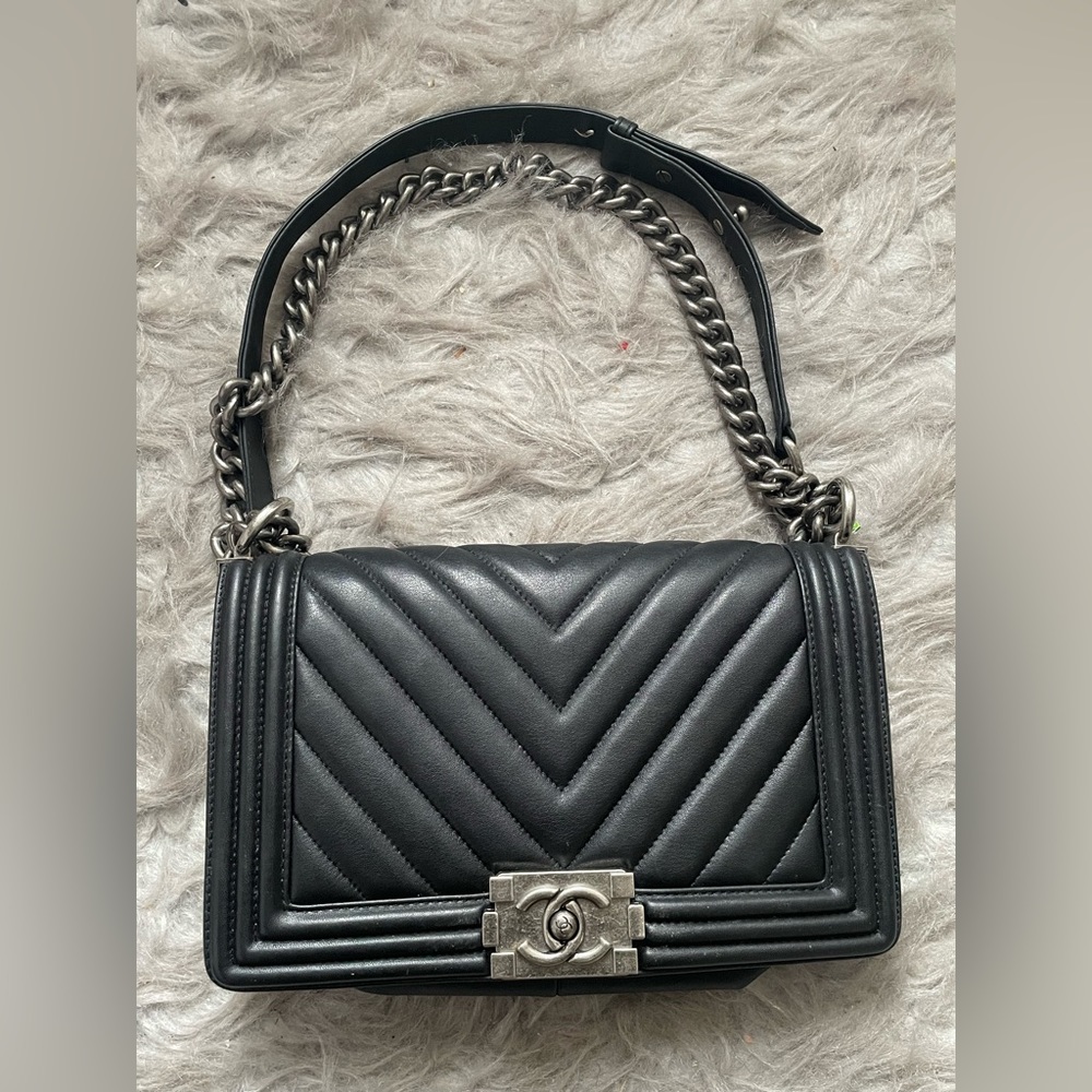 Black chanel boy bag